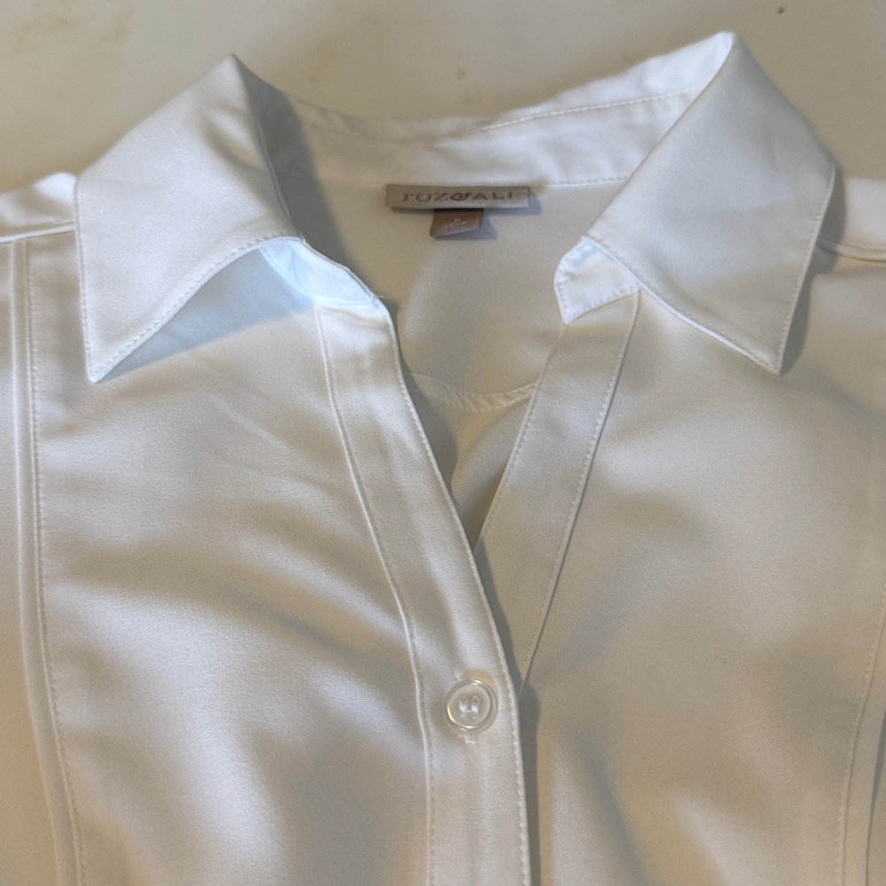 Roz & Ali Women’s V Neck Button-Down Blouse Classic White SZ Small. - Picture 12 of 13